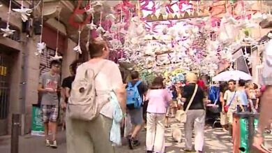 El barrio de Gràcia en Barcelona se engalana para sus fiestas