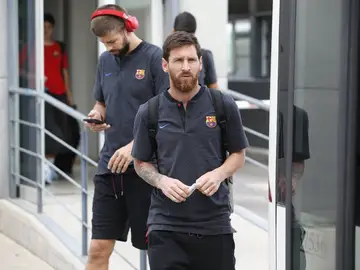 Piqué, detrás de Messi a su llegada a Madrid Piqué, detrás de Messi a su llegada a Madrid