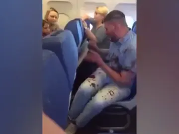Ryanair busca una solución a los polémicos comportamientos de algunos turistas borrachos en los vuelos Ryanair busca una solución a los polémicos comportamientos de algunos turistas borrachos en los vuelos