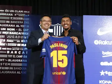 Bartomeu y Paulinho, con la camiseta del brasileño Bartomeu y Paulinho, con la camiseta del brasileño