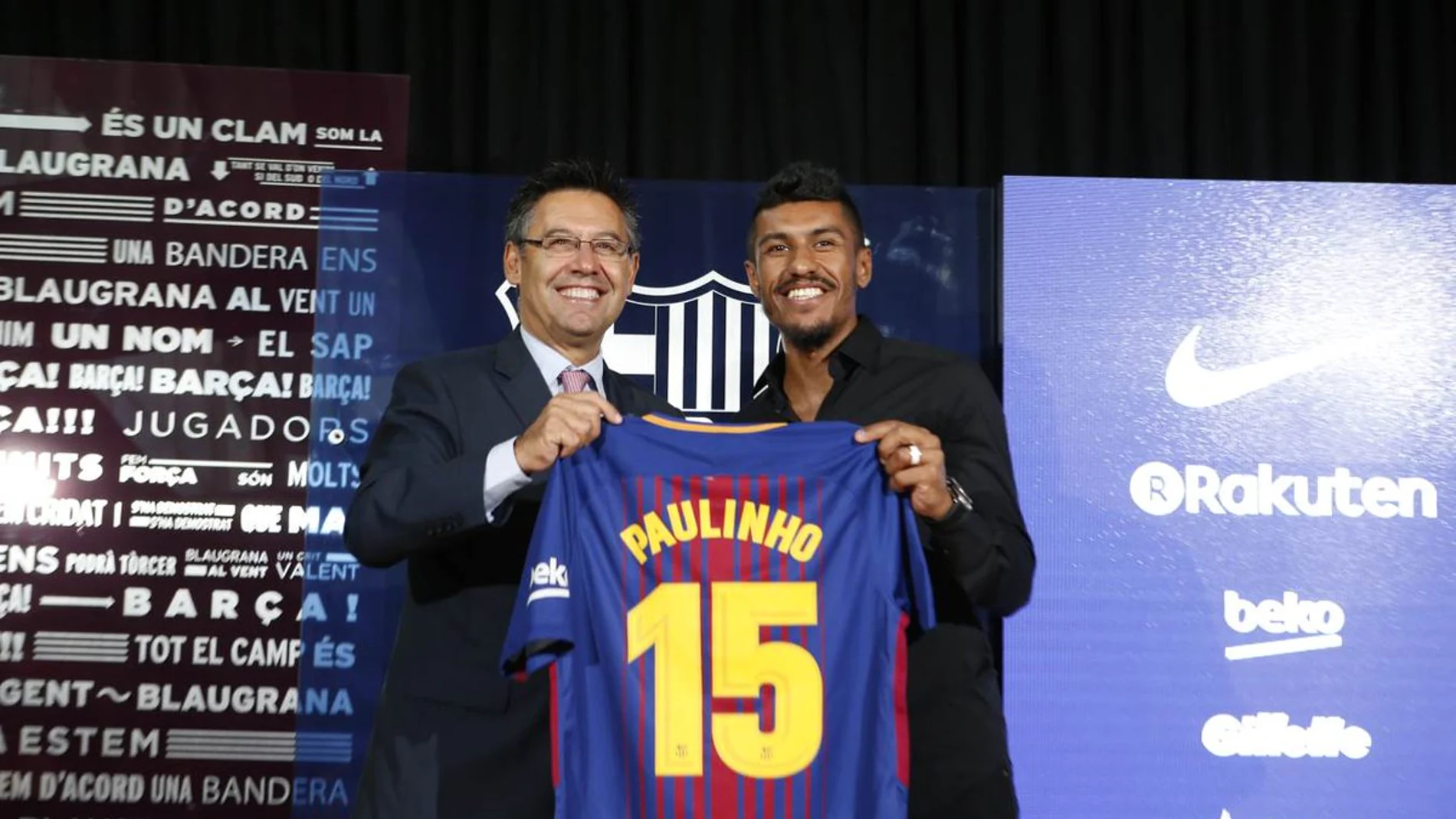 Bartomeu y Paulinho, con la camiseta del brasileño Bartomeu y Paulinho, con la camiseta del brasileño