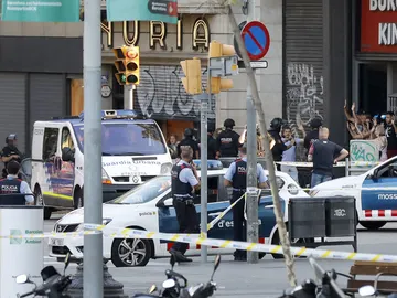 Mossos en las proximidades del atentado de Barcelona Mossos en las proximidades del atentado de Barcelona