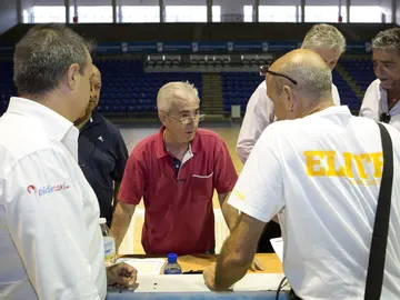 Los taxistas de Málaga acuerdan en asamblea finalizar la huelga indefinida Los taxistas de Málaga acuerdan en asamblea finalizar la huelga indefinida