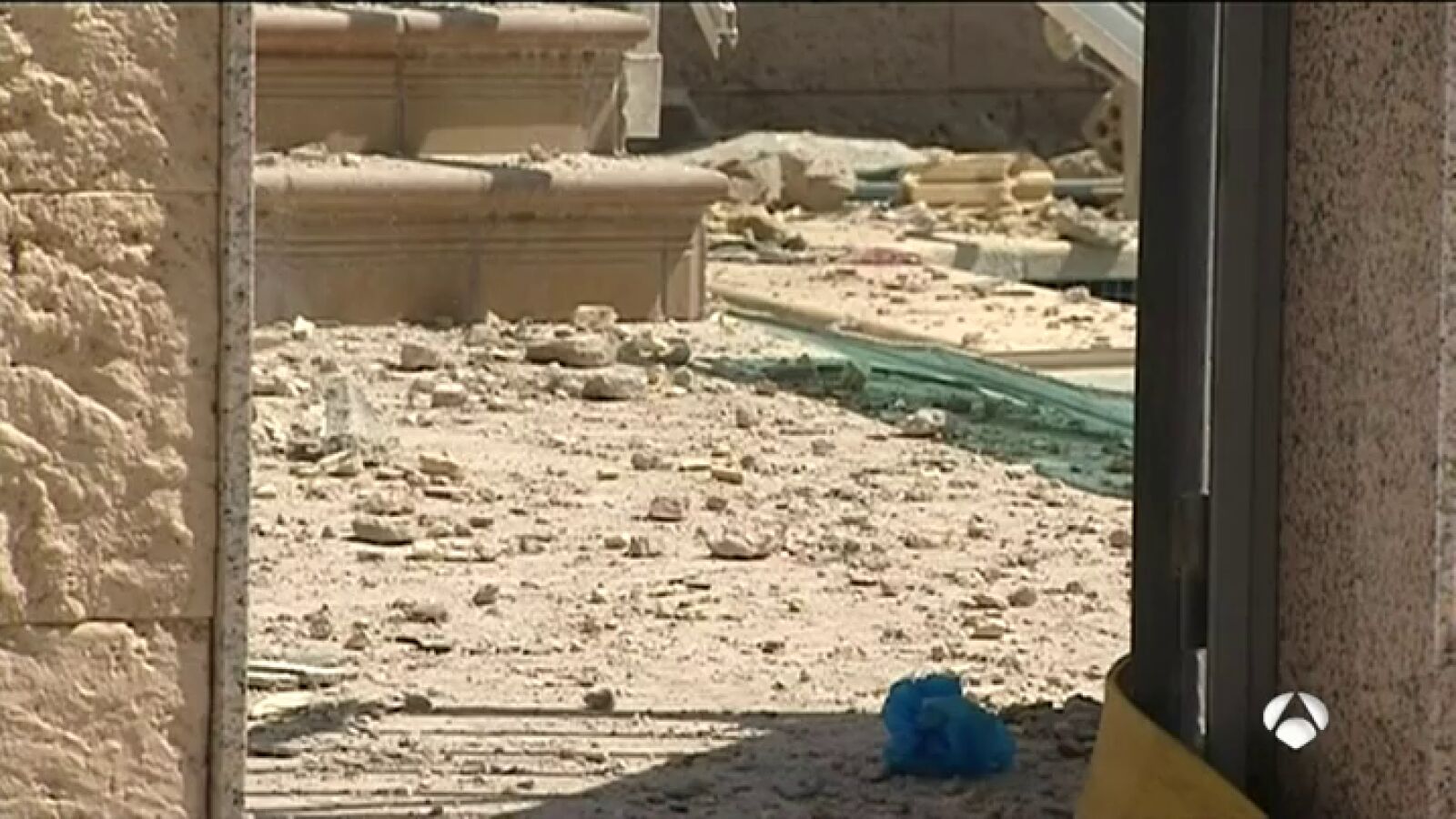 Los Mossos no descartan que haya otra víctima mortal bajo los escombros de la casa de Tarragona