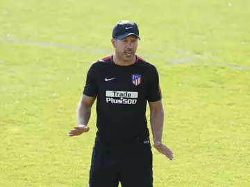 Simeone, durante el entrenamiento del Atlético de Madrid Simeone, durante el entrenamiento del Atlético de Madrid