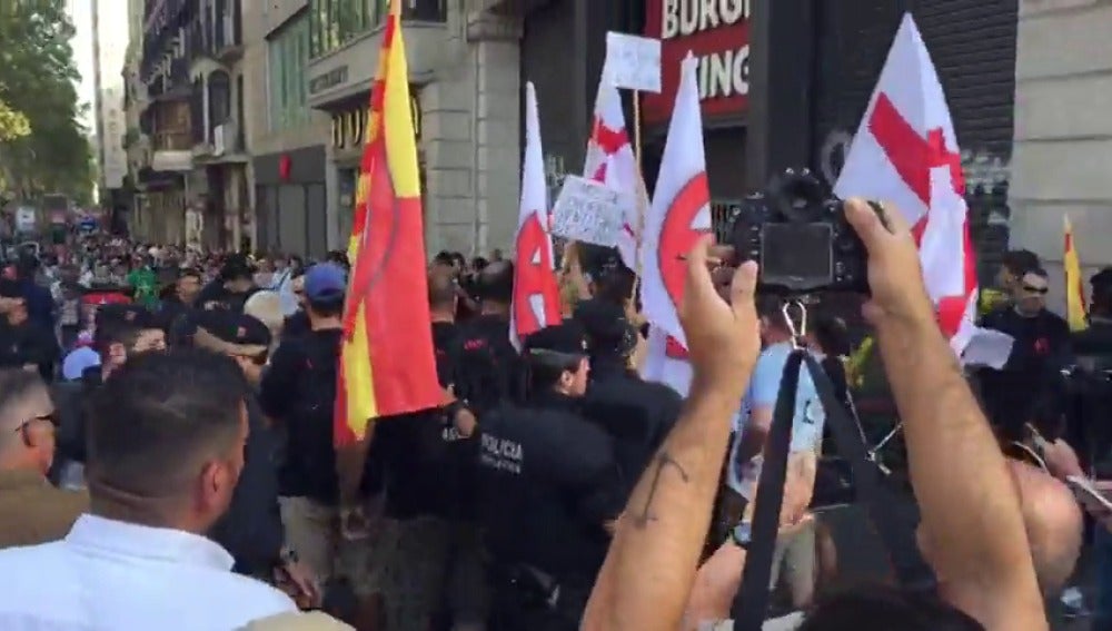 Incidentes en Barcelona al coincidir manifestantes de extrema derecha y antisistemas 