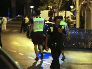 Miembros de las fuerzas seguridad en la zona del atentado en Cambrils Miembros de las fuerzas seguridad en la zona del atentado en Cambrils