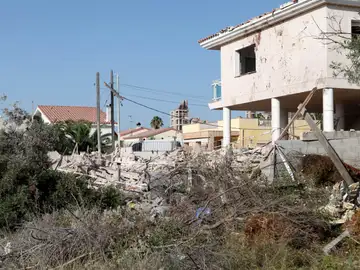 Explosión de gas en una casa de la urbanización Montecarlo de Alcanar Explosión de gas en una casa de la urbanización Montecarlo de Alcanar