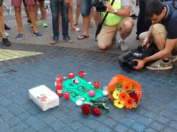 Homenaje en apoyo a las víctimas en el centro de Barcelona Homenaje en apoyo a las víctimas en el centro de Barcelona