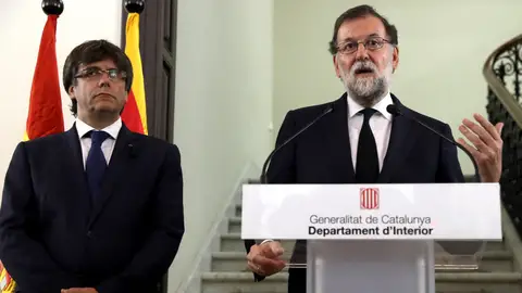 El presidente del Gobierno, Mariano Rajoy, y el presidente de la Generalitat de Cataluña, Carles Puigdemont El presidente del Gobierno, Mariano Rajoy, y el presidente de la Generalitat de Cataluña, Carles Puigdemont