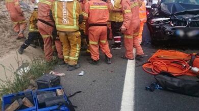 Heridos graves un bebé de tres meses y un menor en un accidente causado por un Mercedes extranjero a la fuga
