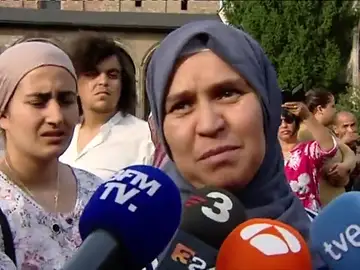 La madre de Younes Abouyaaqoub, el terrorista huido: "Entrégate, es mejor en la cárcel que muerto. El Islam no habla de matar" La madre de Younes Abouyaaqoub, el terrorista huido: "Entrégate, es mejor en la cárcel que muerto. El Islam no habla de matar"