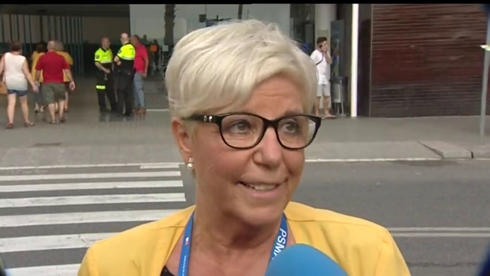 Sanitarios jubilados atienden a las víctimas de los atentados en Cataluña