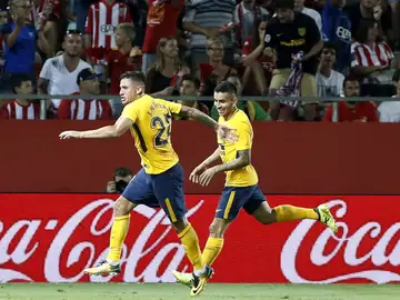 Correa celebra junto a Giménez su gol contra el Girona Correa celebra junto a Giménez su gol contra el Girona