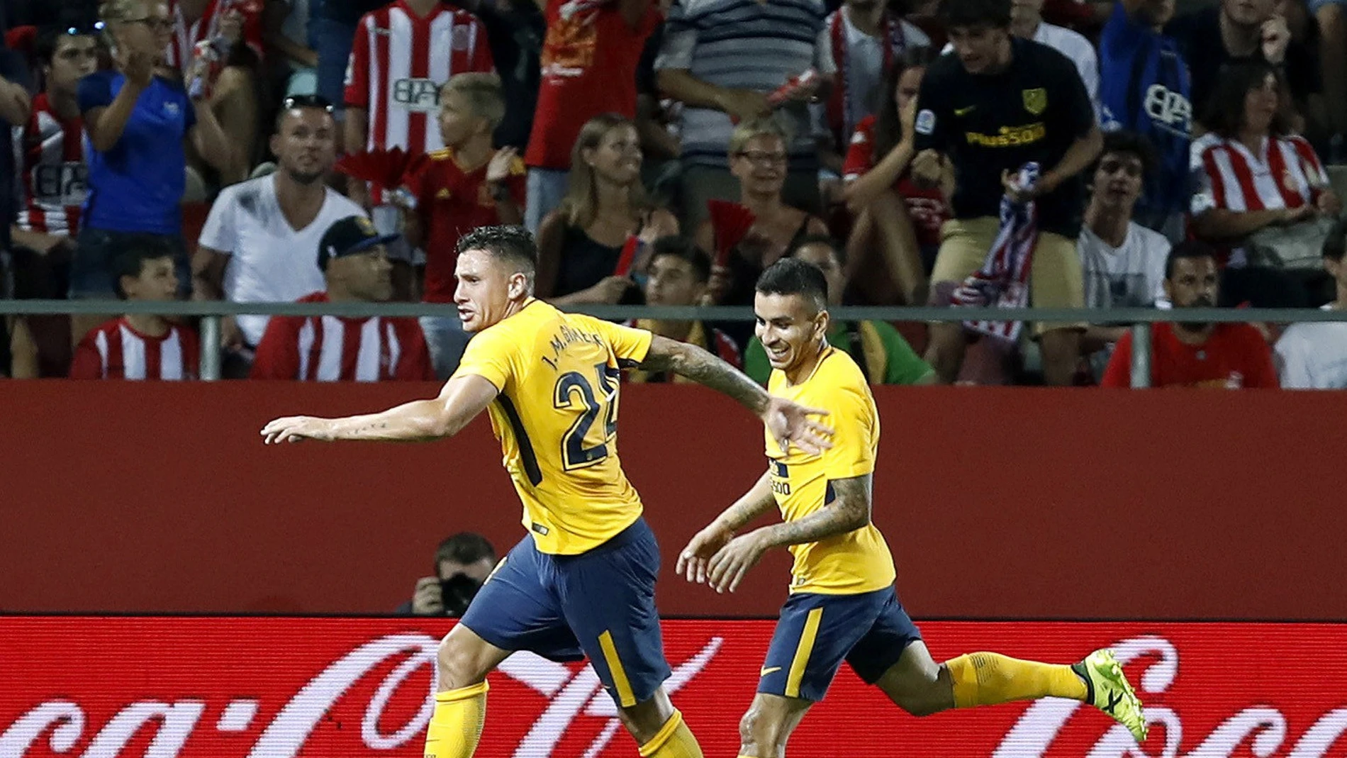 Correa celebra junto a Giménez su gol contra el Girona Correa celebra junto a Giménez su gol contra el Girona