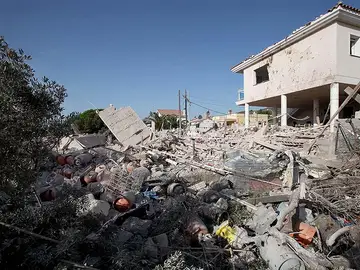 Bombonas de butano entre los escombros de Alcanar Bombonas de butano entre los escombros de Alcanar