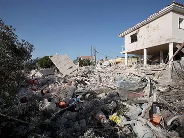 Bombonas de butano entre los escombros de Alcanar Bombonas de butano entre los escombros de Alcanar