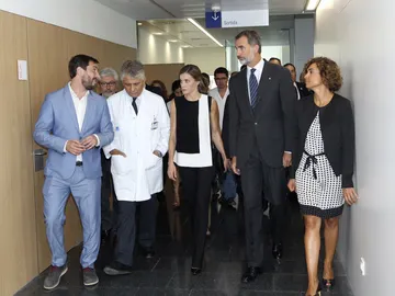 El Rey Felipe VI y la reina Letizia en el hospital El Rey Felipe VI y la reina Letizia en el hospital