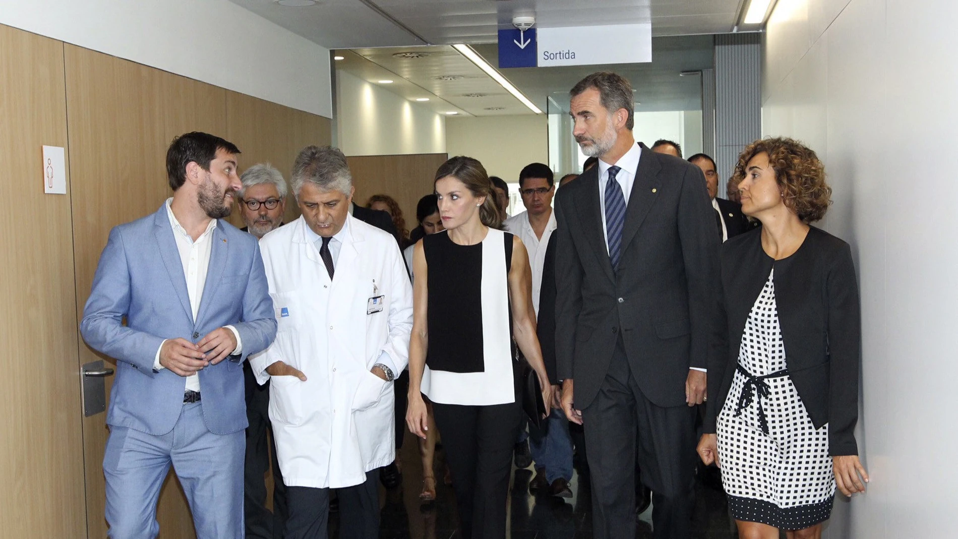 El Rey Felipe VI y la reina Letizia en el hospital El Rey Felipe VI y la reina Letizia en el hospital
