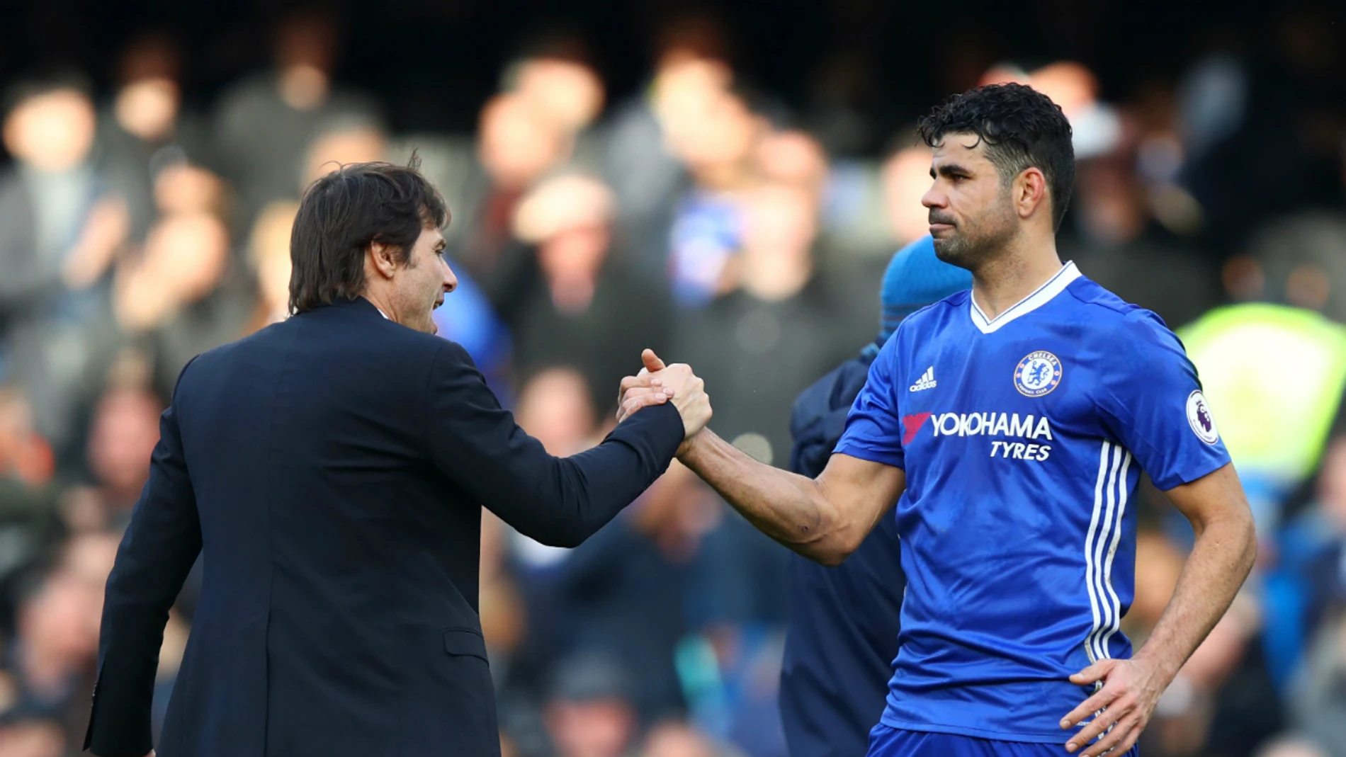 Conte saluda a Diego Costa