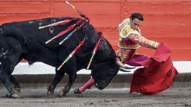 Lección de torería y mando de Antonio Ferrera ante ásperos 