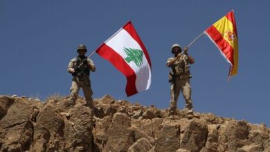 El Ejército libanés ondea una bandera española tras arrebatar territorios al Daesh