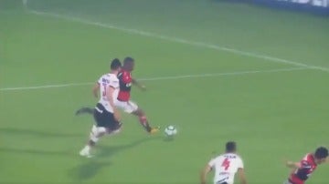 Vinicius, durante un partido con el Flamengo