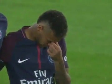 Neymar rompió a llorar durante el minuto de silencio por las víctimas de Barcelona