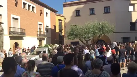 Unos 1.000 vecinos despiden en Rubí de dos víctimas del atentado en Las Ramblas Unos 1.000 vecinos despiden en Rubí de dos víctimas del atentado en Las Ramblas