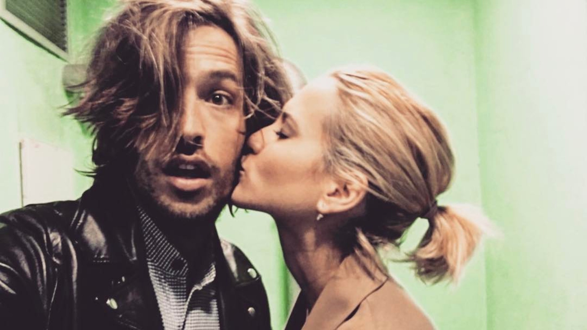 Ana Fernández y su novio Adrián Roma