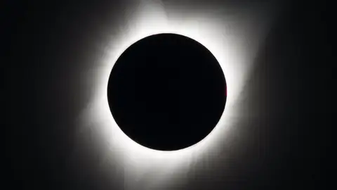 Un eclipse solar Fotografía que muestra el eclipse solar total visto desde Madras, Oregon
