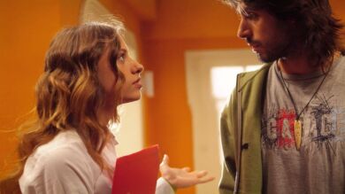 Una de las escenas más deseadas por todos: La primera vez en la que Sara (Michelle Jenner) mostró a su hijo con Lucas (Hugo Silva) en público en ‘Los hombres de Paco’