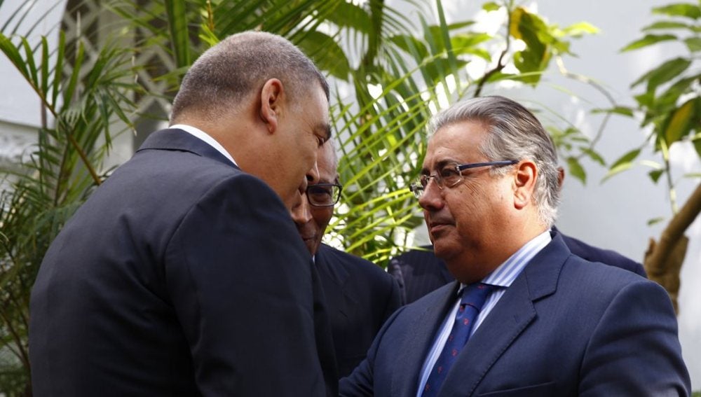 El ministro del Interior, Juan Ignacio Zoido,d, y su homólogo marroquí, Abdeluafi Laftit
