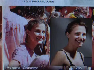 Una madrileña busca a una mujer idéntica a ella que protagonizó una foto de la tomatina Una madrileña busca a una mujer idéntica a ella que protagonizó una foto de la tomatina
