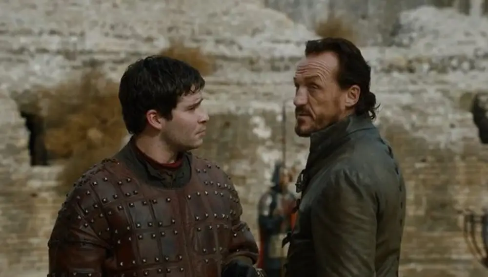Bronn se lleva a Podrick de cervezas en 'Juego de Tronos'