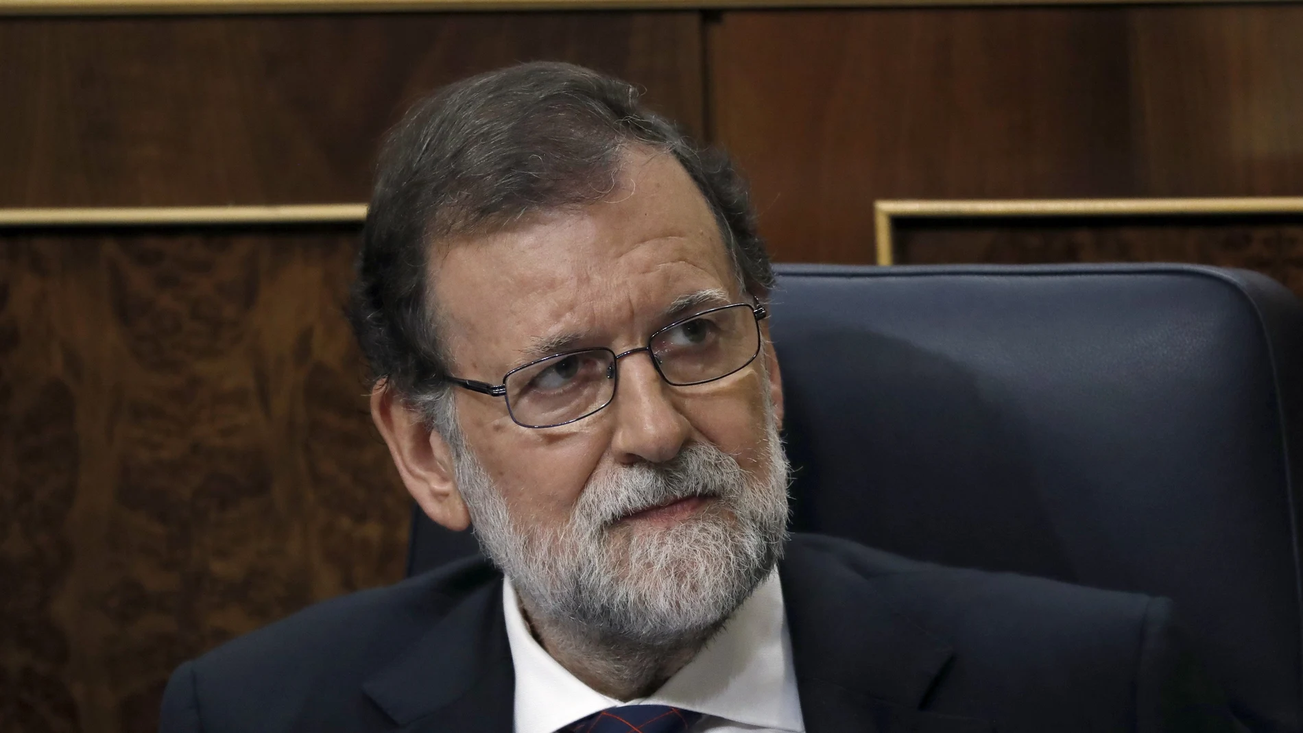 El presidente del Gobierno, Mariano Rajoy, tras comparecer El presidente del Gobierno, Mariano Rajoy, tras comparecer