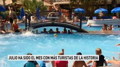 España rebasa por primera vez en julio la barrera de 10 millones de turistas
