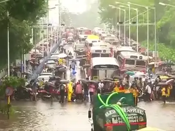Un monzón deja en India, Nepal y Bangladesh miles de muertos y millones de damnificados Un monzón deja en India, Nepal y Bangladesh miles de muertos y millones de damnificados