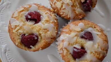 Magdalenas de almendra y frambuesa para decir hola a septiembre