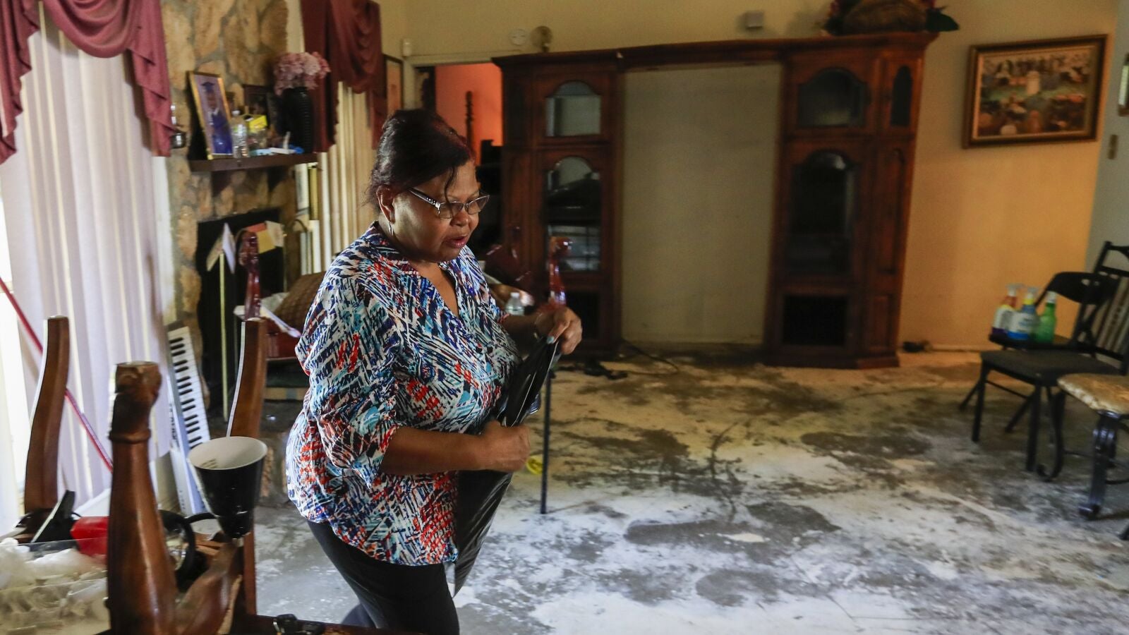 El posible desbordamiento de los ríos amenaza con empeorar la situación en las zonas inundadas por el paso de 'Harvey'