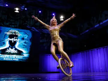 Artistas del Circo del Sol realizan una exhibición de muestra Artistas del Circo del Sol realizan una exhibición de muestra