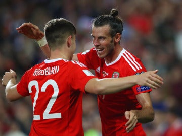 Gareth Bale celebra un gol en la selección de Gales