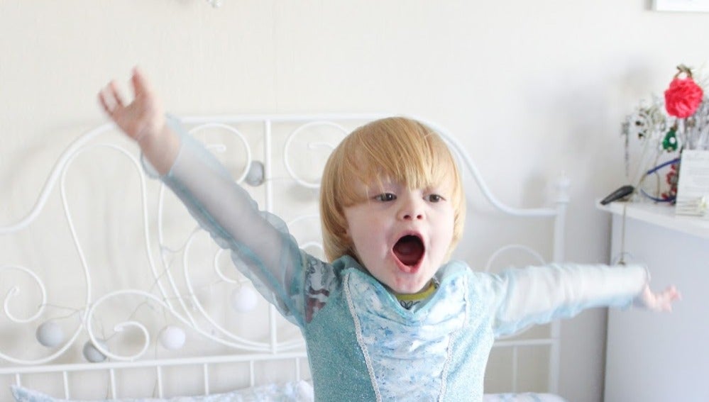 Noah, disfrazado de la princesa Elsa de 'Frozen'