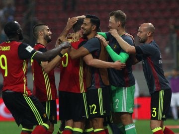 Los jugadores de Bélgica celebran su pase directo al Mundial