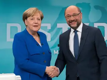 Merkel y Schulz, antes de empezar el debate Merkel y Schulz, antes de empezar el debate