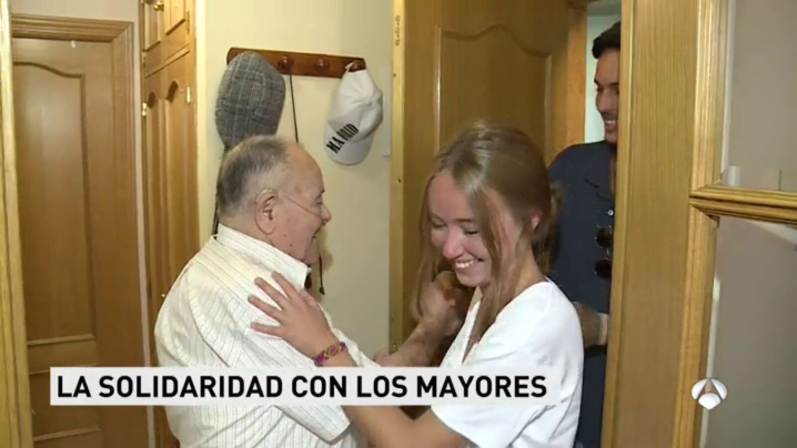 Cada vez más jóvenes voluntarios ayudan a los ancianos a combatir la soledad