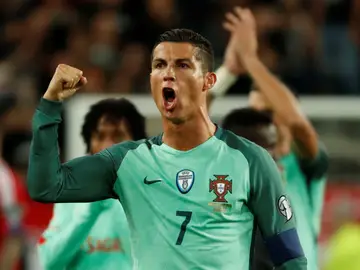 Cristiano Ronaldo celebra la victoria de la selección de Portugal Cristiano Ronaldo celebra la victoria de la selección de Portugal