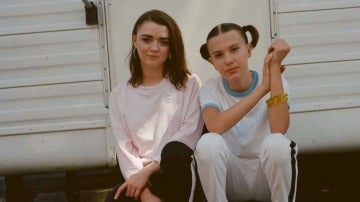Millie Bobby Brown y Maisie Williams juntas