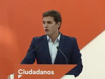 Rivera: "Le pedimos a Rajoy que no mire para otro lado como el 9-N" Rivera: "Le pedimos a Rajoy que no mire para otro lado como el 9-N"