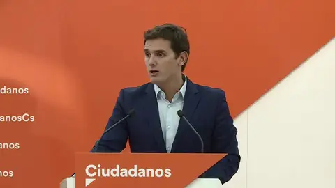 Rivera: "Le pedimos a Rajoy que no mire para otro lado como el 9-N" Rivera: "Le pedimos a Rajoy que no mire para otro lado como el 9-N"